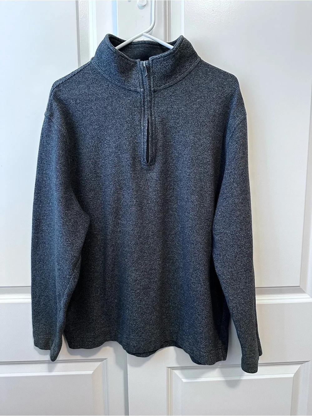 Van Heusen Men's Sz. XL Charcoal Quarter-Zip Sweater
